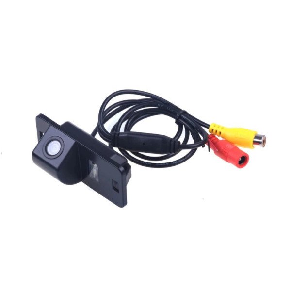 BMW E60 / E90 / E53 / E82 / E88 / E71 / E72 Galinio vaizdo kamera į numerių apšvietimą.